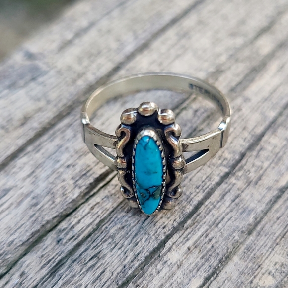 Vintage Sterling Silver Southwestern Turquoise Ring